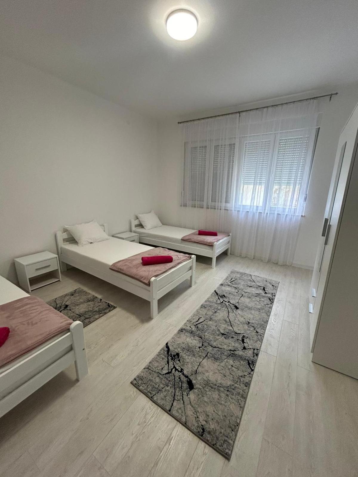 Central Mostar Luaran gambar