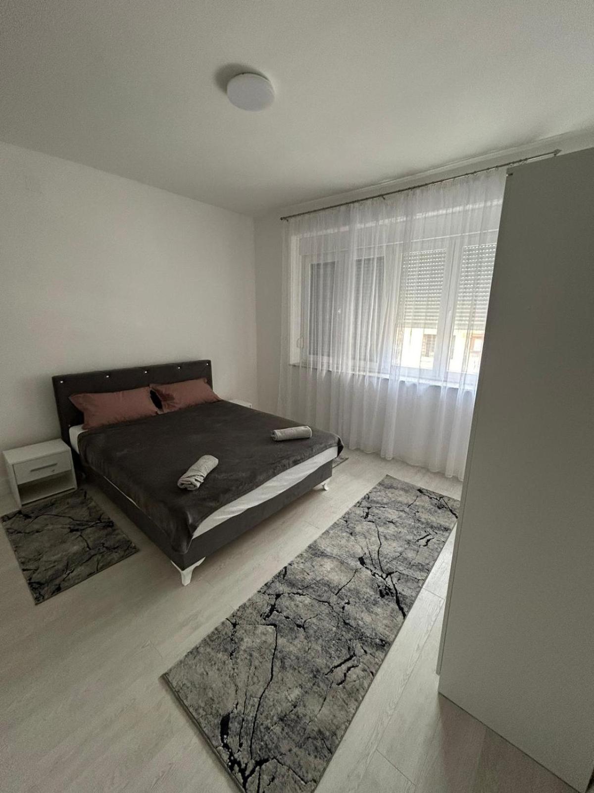 Central Mostar Luaran gambar